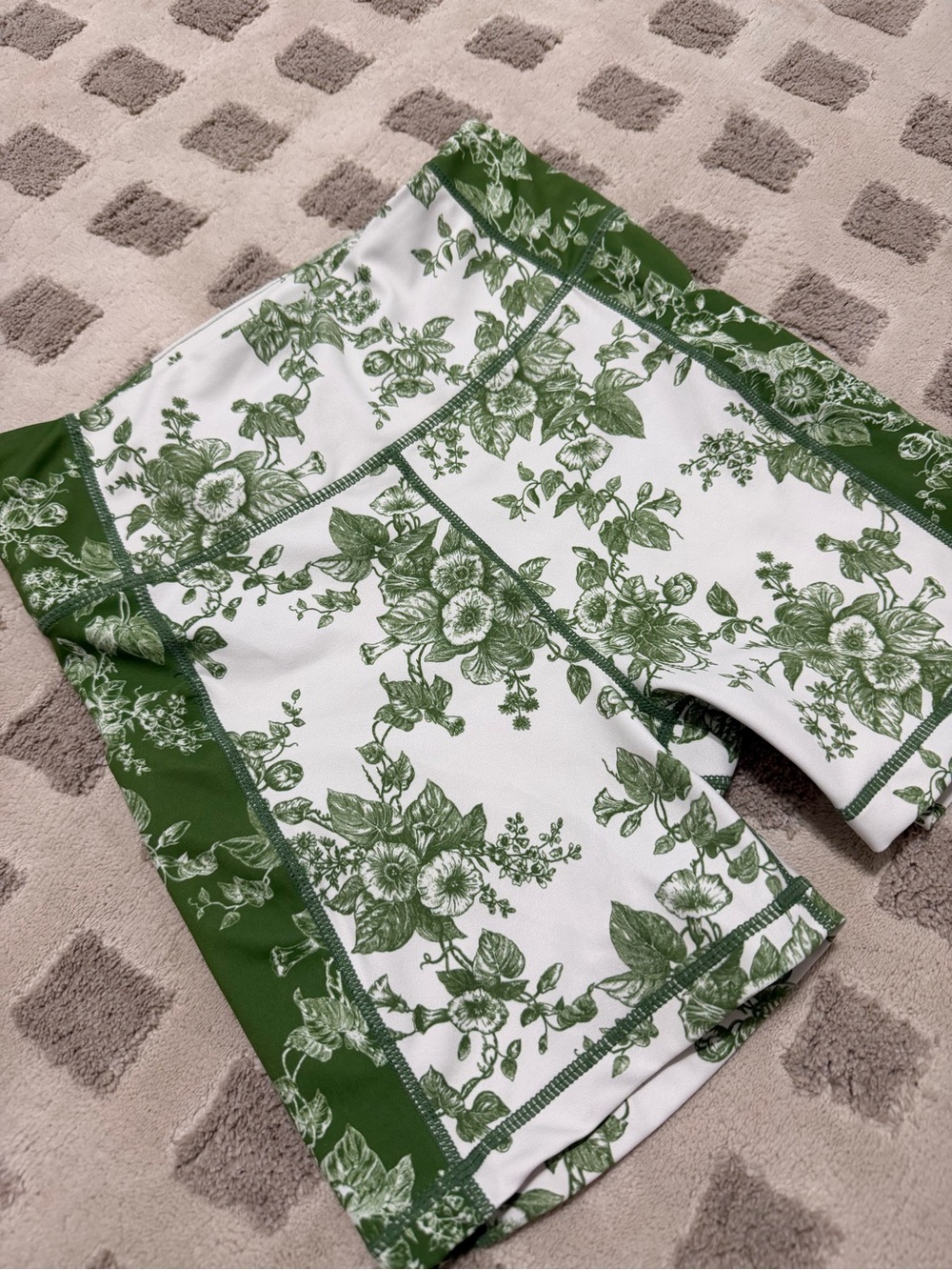Tuckernuck Green Floral Compression Biker Shorts - Picture 3 of 5